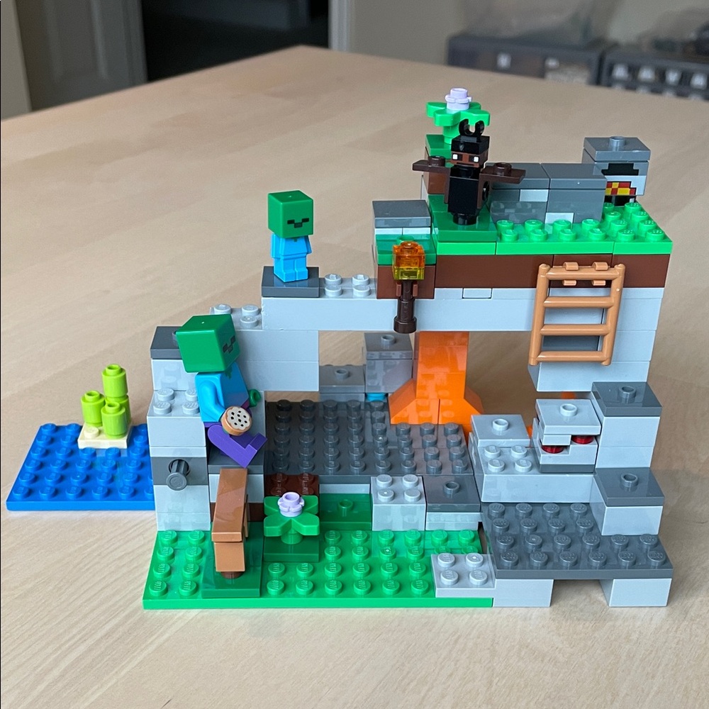 LEGO Set 21141 Minecraft: The Zombie Cave